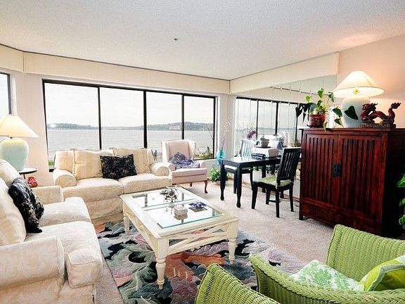 Large, open, light-filled living room makes you feel as if you are sitting on the shore. Windows sli