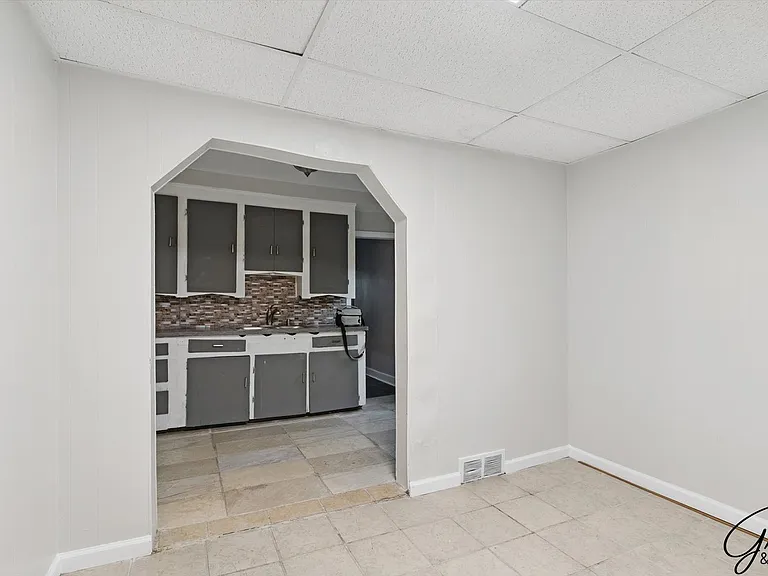 4082 Hereford St — Photo 27