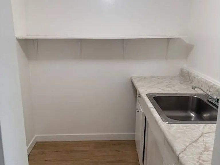 11813 Iowa Ave — Photo 15