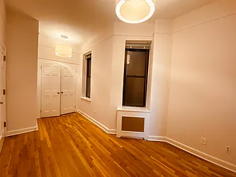 Rented by Metropolis Real Estate of Manhattan