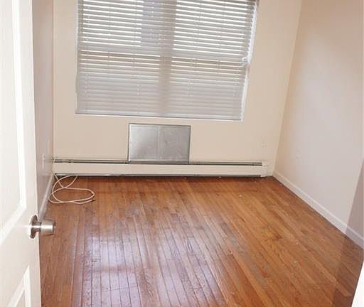 5th image of 224 W 2nd St Floor 2