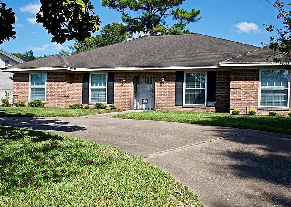 1st image of 3802 Antoine Dr