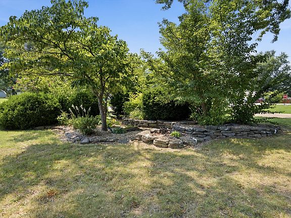 4th image of 404 Posey St
