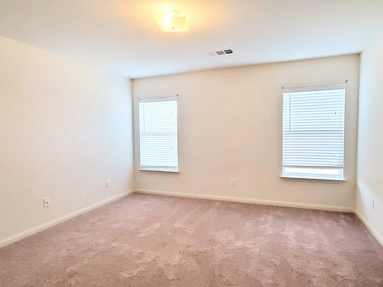 1314 Shumard Dr — Photo 5