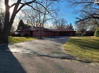 10121 Golden Arrow Dr, Hutchinson, KS 67502