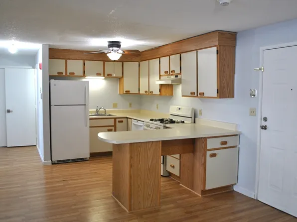 4 Knights Bridge Dr APT 103, Nashua, NH 03063