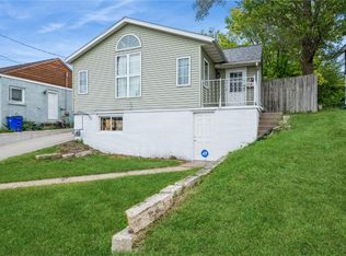 1722 Center Point Rd NE, Cedar Rapids, IA 52402