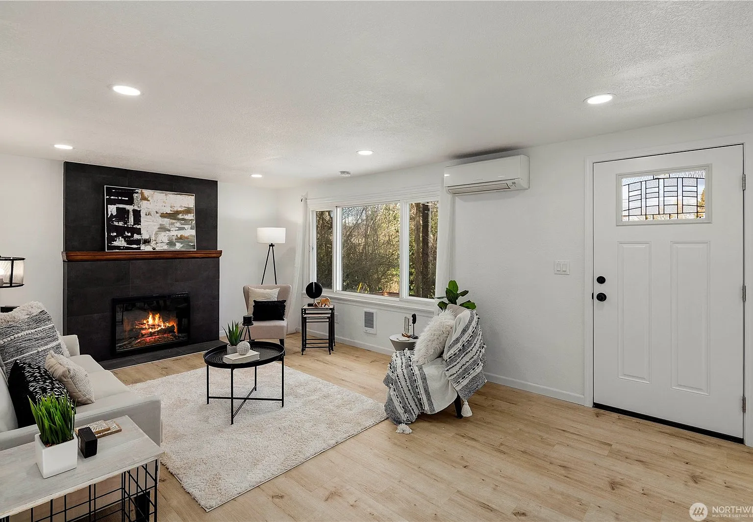 4 bed, 1200 sqft, $2,890 — Photo 2