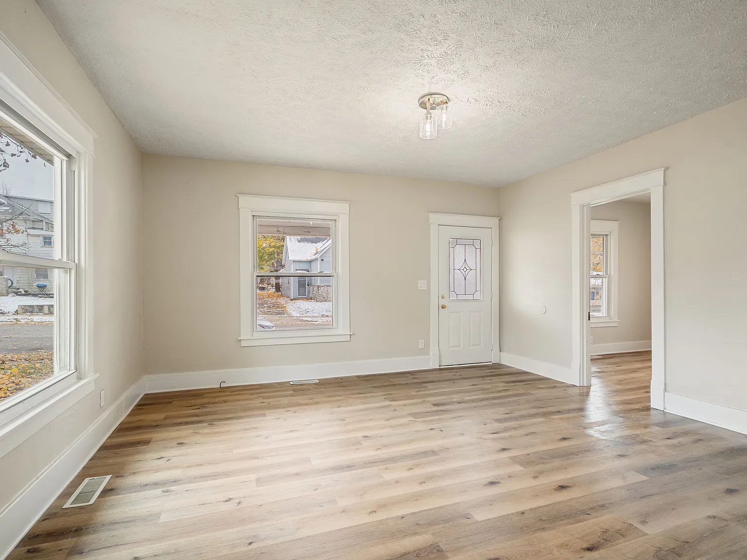 3 bed, 1932 sqft, $1,450 — Photo 2