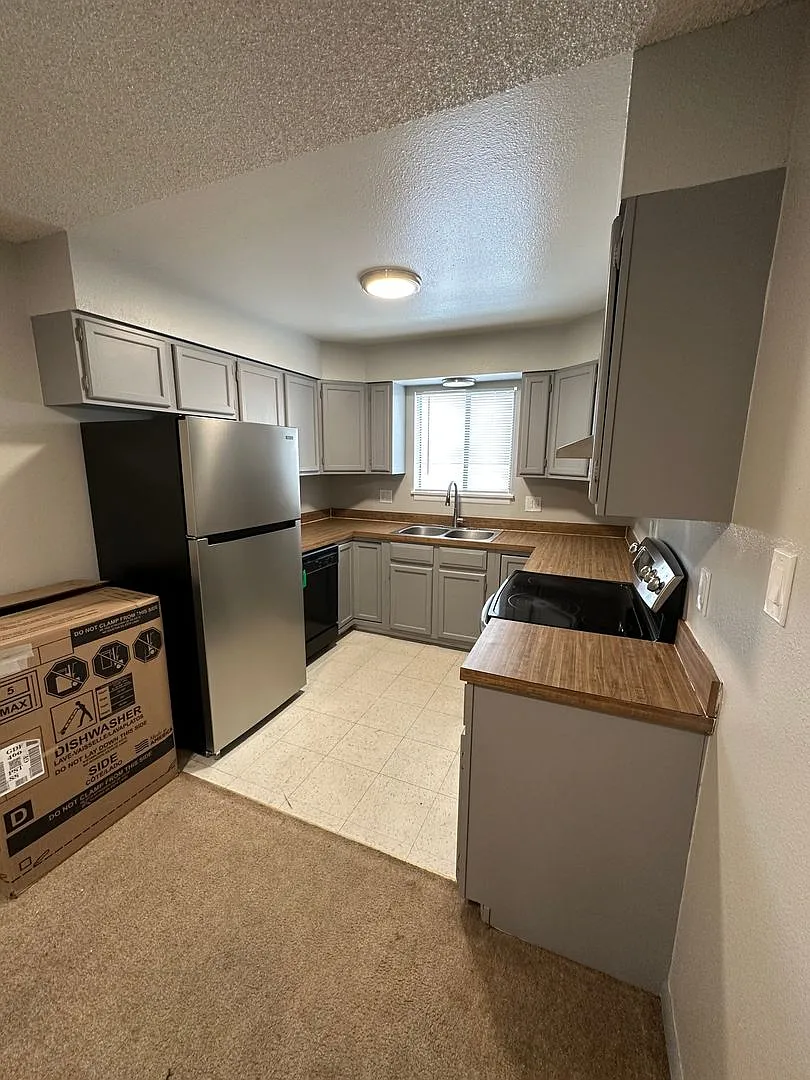 Regency Apartments 4809 — Photo 4