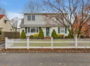 123 E 10th St FLOOR 2, Huntington Station, NY 11746