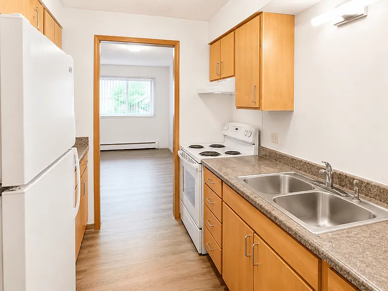 Rolling Hills Apartments — Photo 41