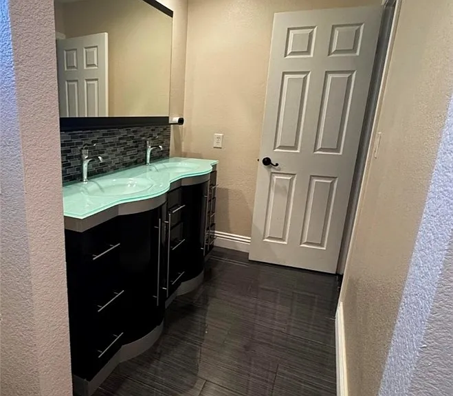 7824 Emerald Harbor Ct — Photo 28