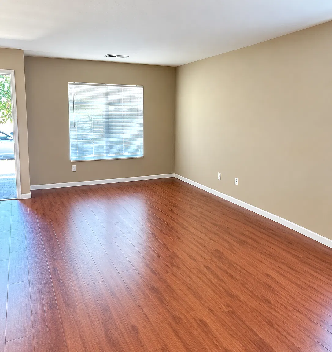 3 bed, 1338 sqft, $2,500 — Photo 1