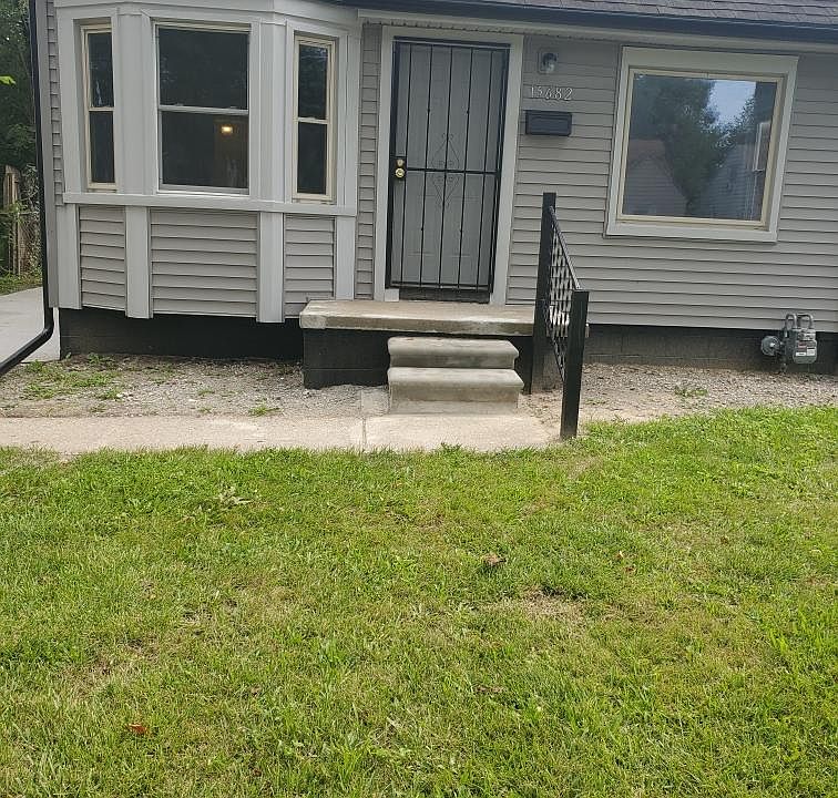 1st image of 15682 Maddelein St