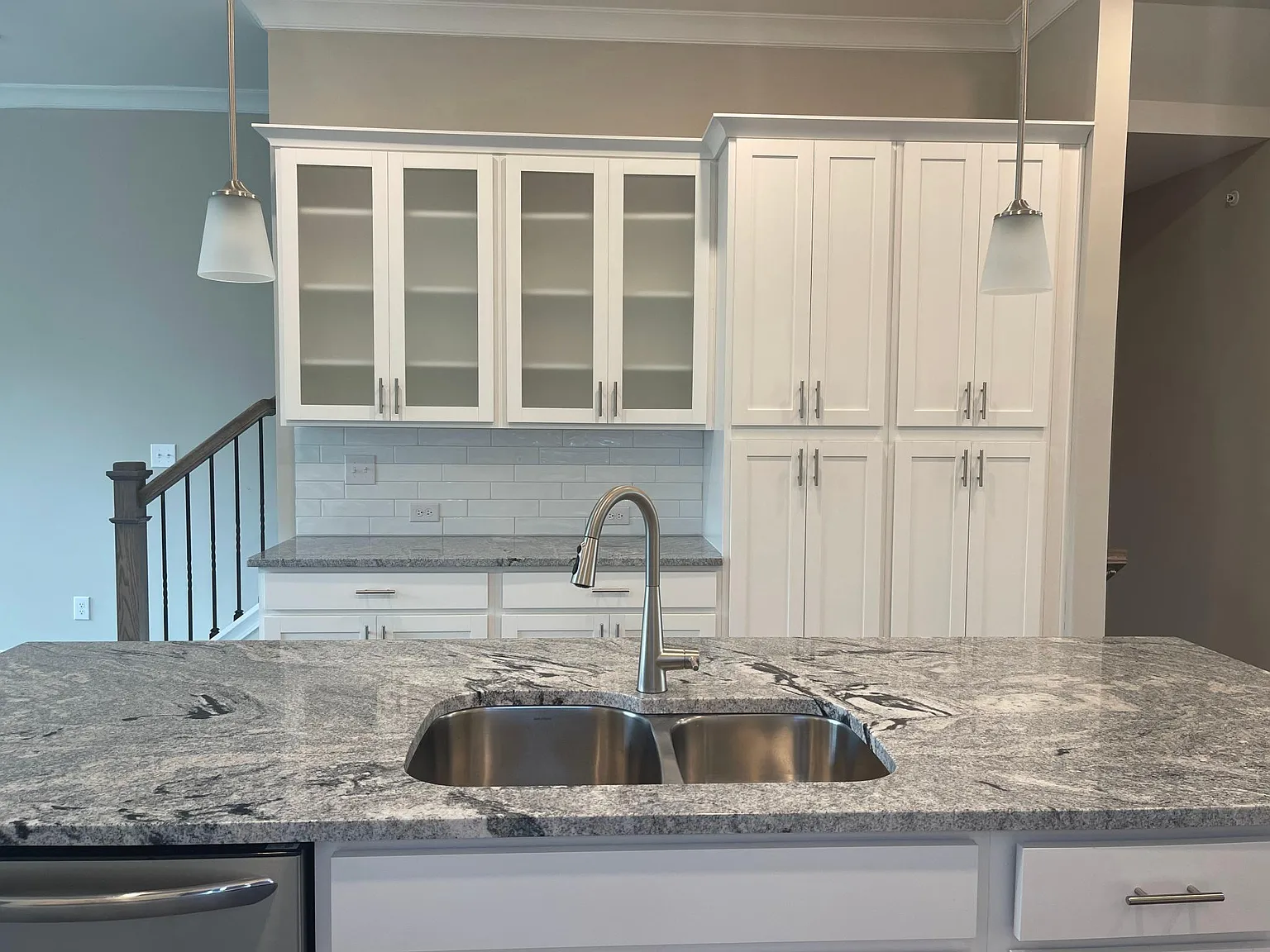 3 bed, 2537 sqft, $3,500 — Photo 3