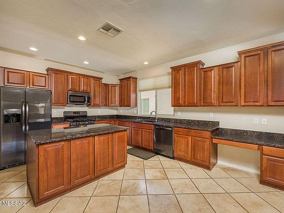 5th image of 949 W Thornbush Pl