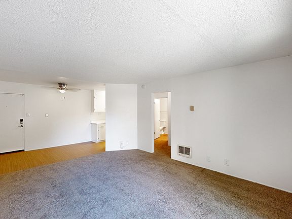 5th image of 1821 Lincoln Ave #306