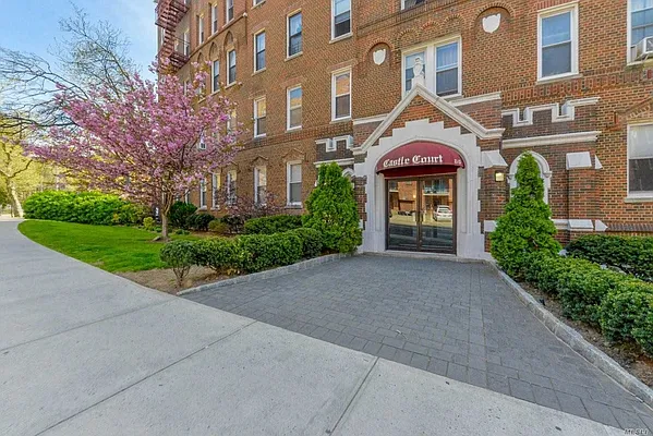 Sold by Prime Properties Long Island LLC | media 1