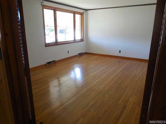 5th image of 20 Kemp Ave