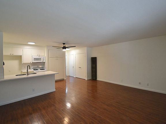 4th image of 24913-24925-2493 Walnut St #3