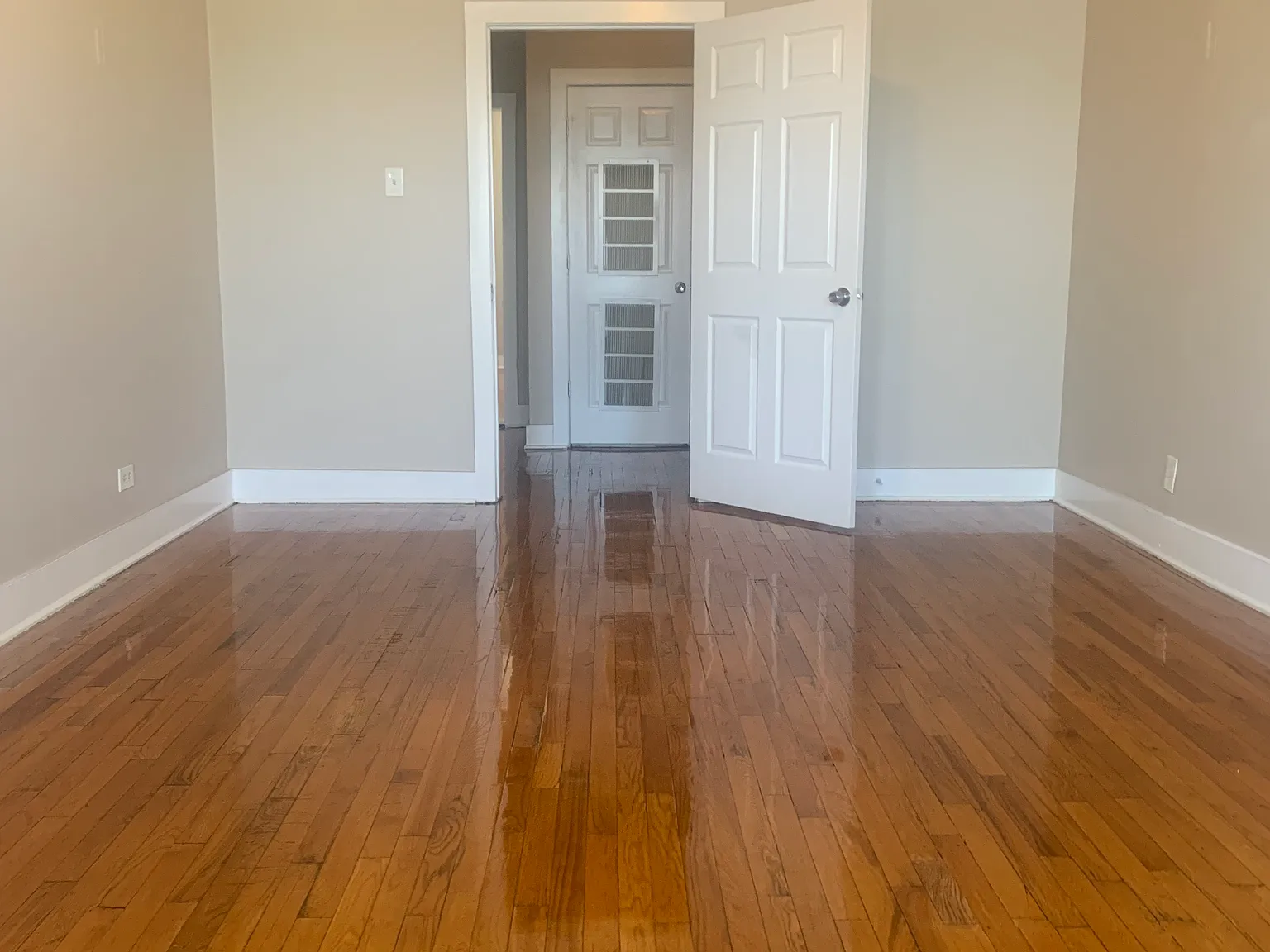 2 bed, $1,100 — Photo 3