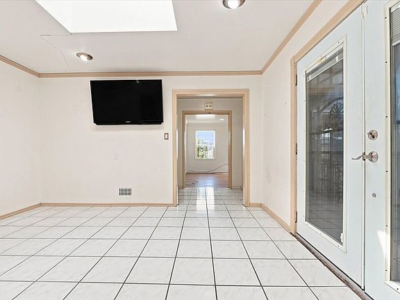 5th image of 5760 Valley Ridge Ave