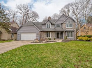 5550 Pheasants Walk Dr, North Olmsted, OH 44070