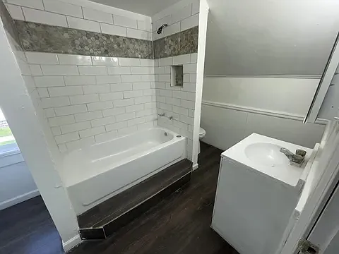 5 bed, 1.5 bath, 1256 sqft, $1,500 — Photo 2