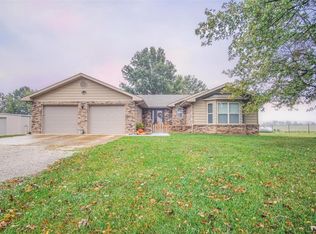 21520 Owl Dr, Lebanon, MO 65536