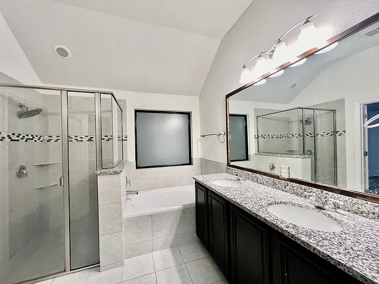 1429 Freesia Dr — Photo 4