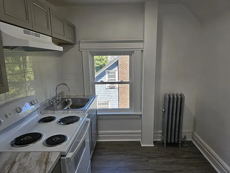 275 Grove St #3 — Photo 11