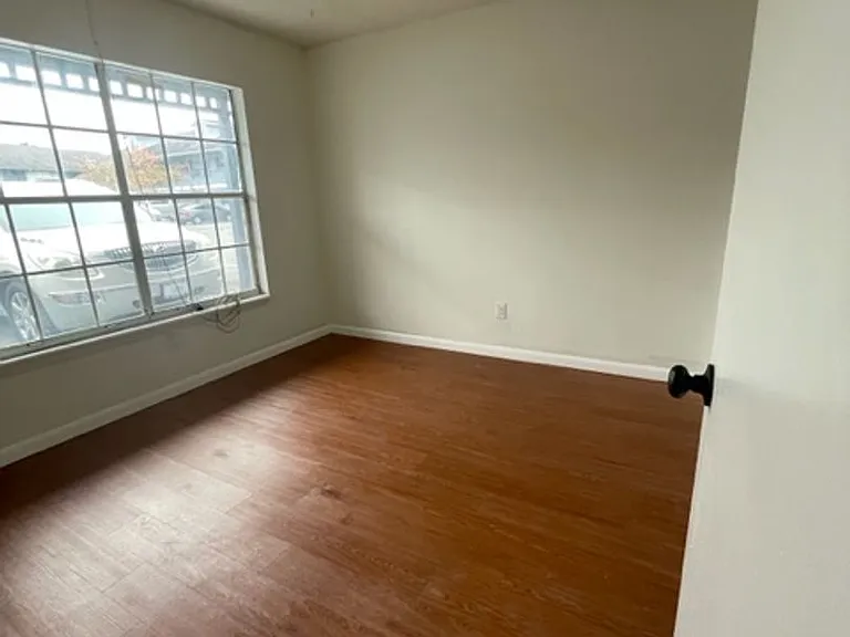 313 Dirksen Dr #B5 — Photo 8