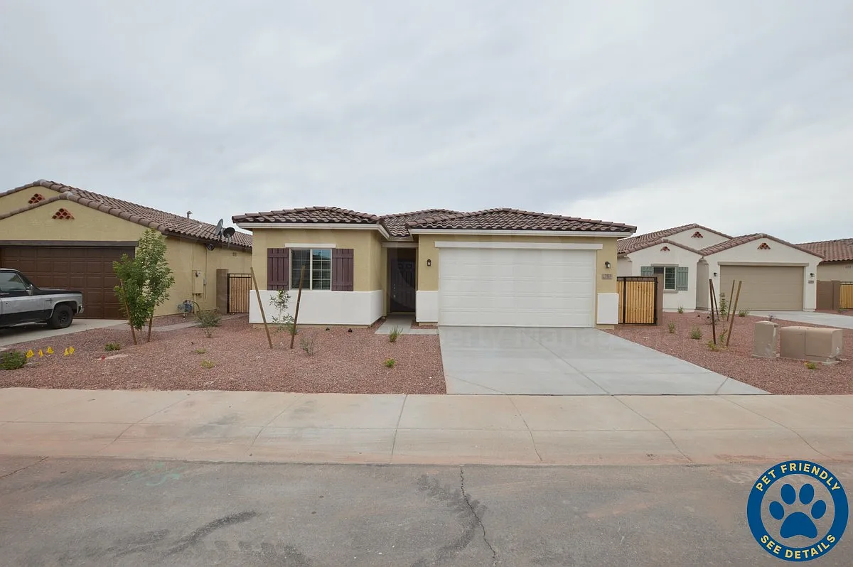 4 bed, 2.0 bath, 1804 sqft, $1,799 — Photo 1