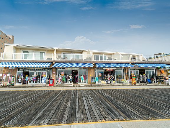 2nd image of 1806 Boardwalk