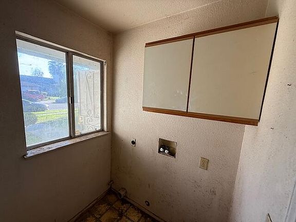 5th image of 370 W Beechwood Drive