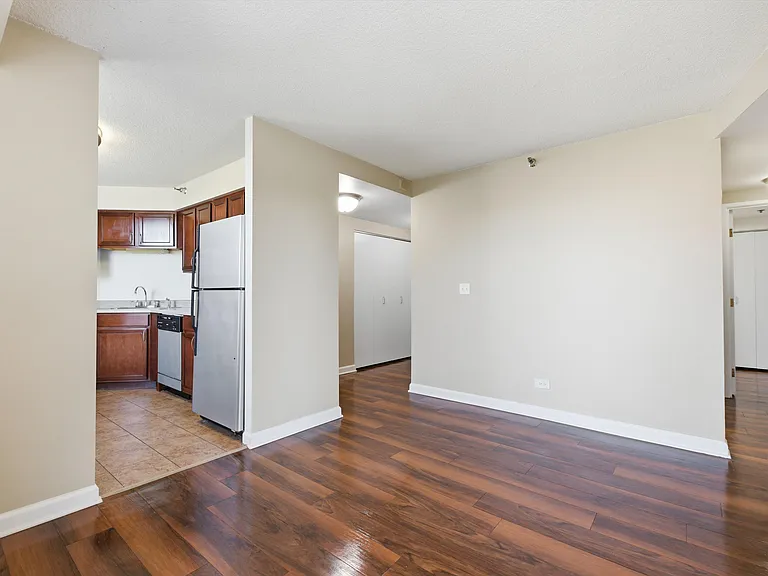 Evanston Place — Photo 35
