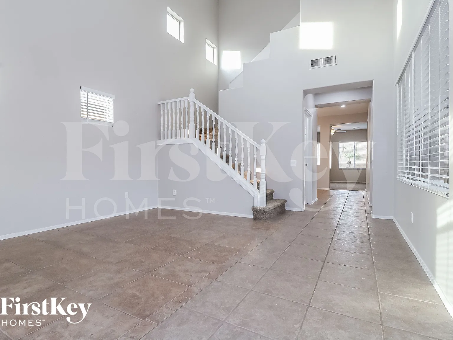 4 bed, 2.5 bath, 2555 sqft, $2,325 — Photo 4