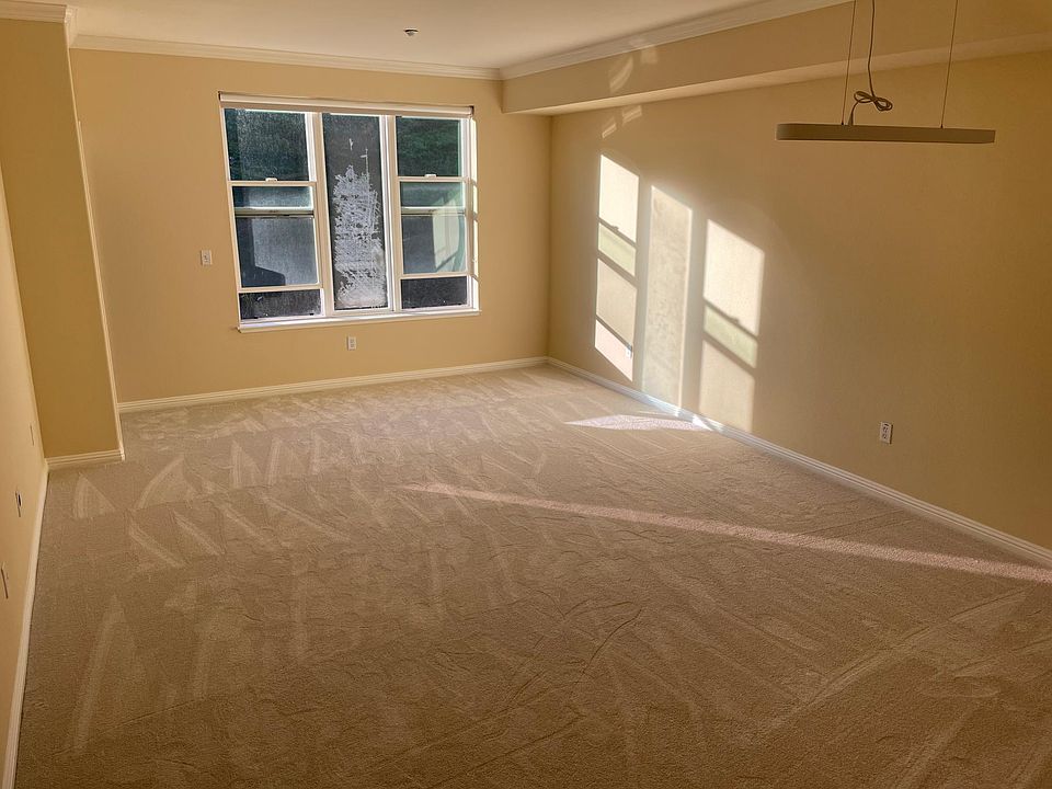 Large living/dining room (photo 1)