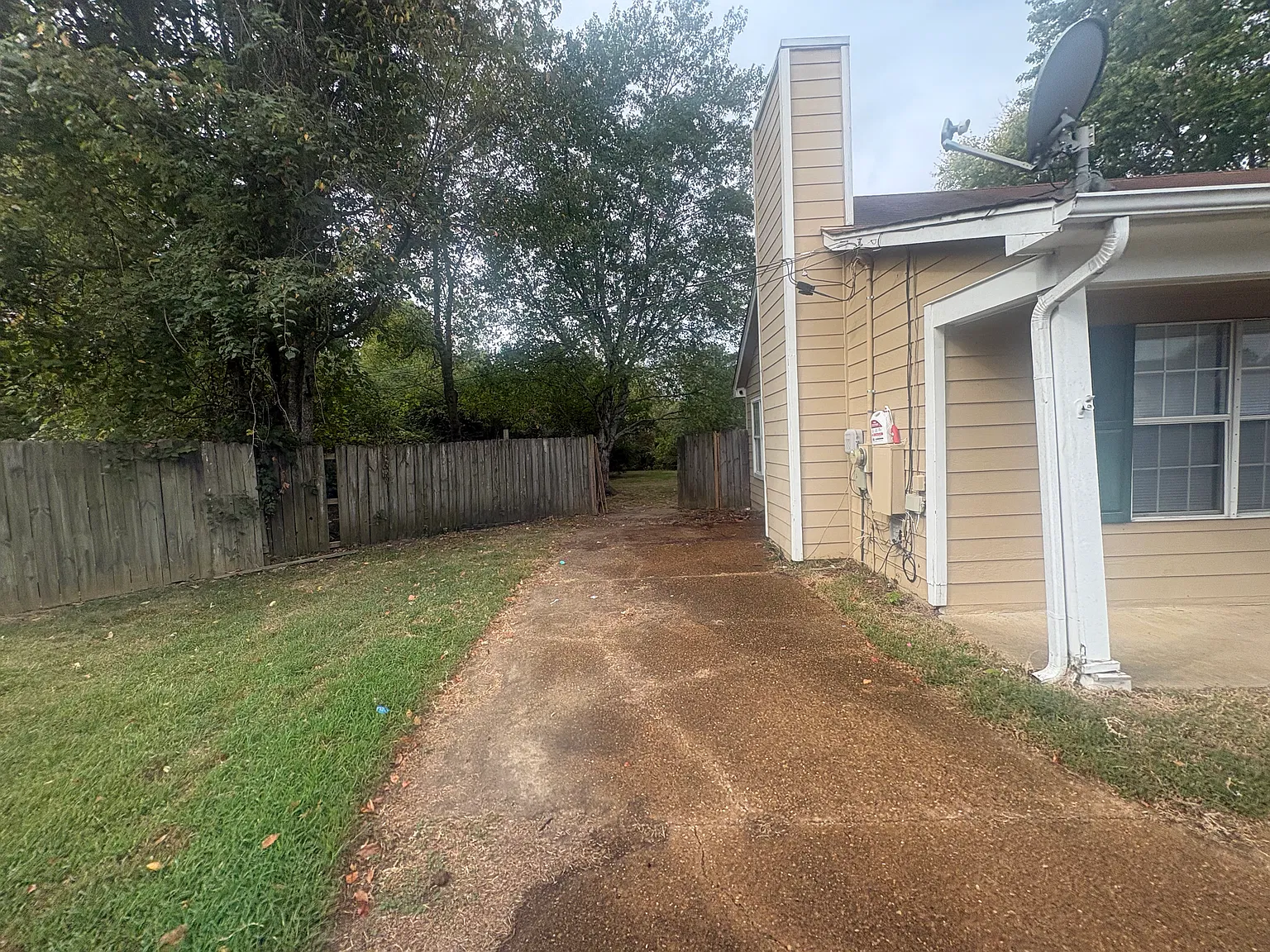 Charming 3 Bed, 2 Bath Home — Photo 2