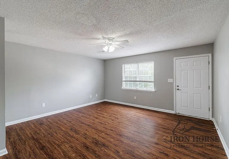 2165 S Milledge Ave #F8 — Photo 2