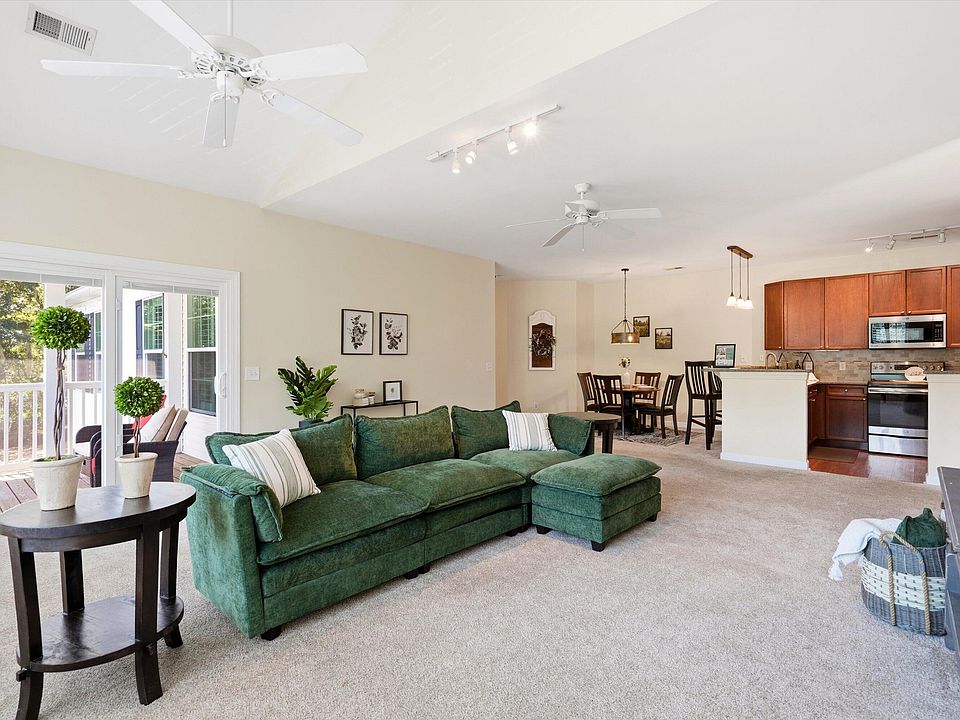 1st image of 141 Golfview Ln