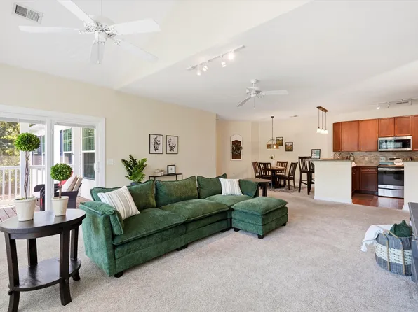 141 Golfview Ln, Summerville, SC 29485