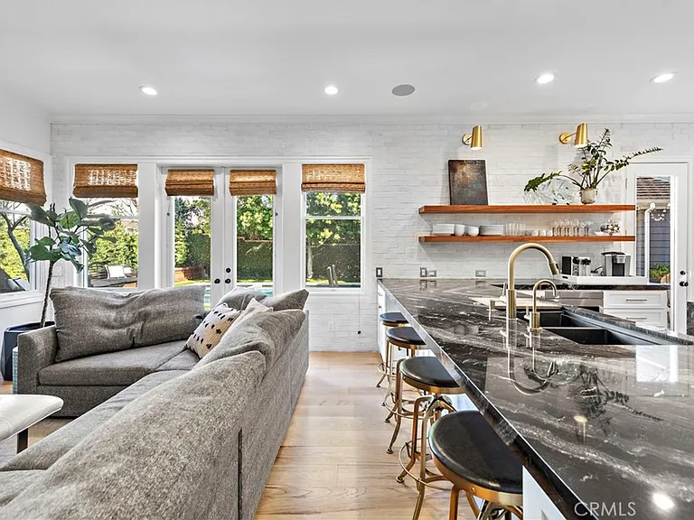 20 Cape Danbury — Photo 20