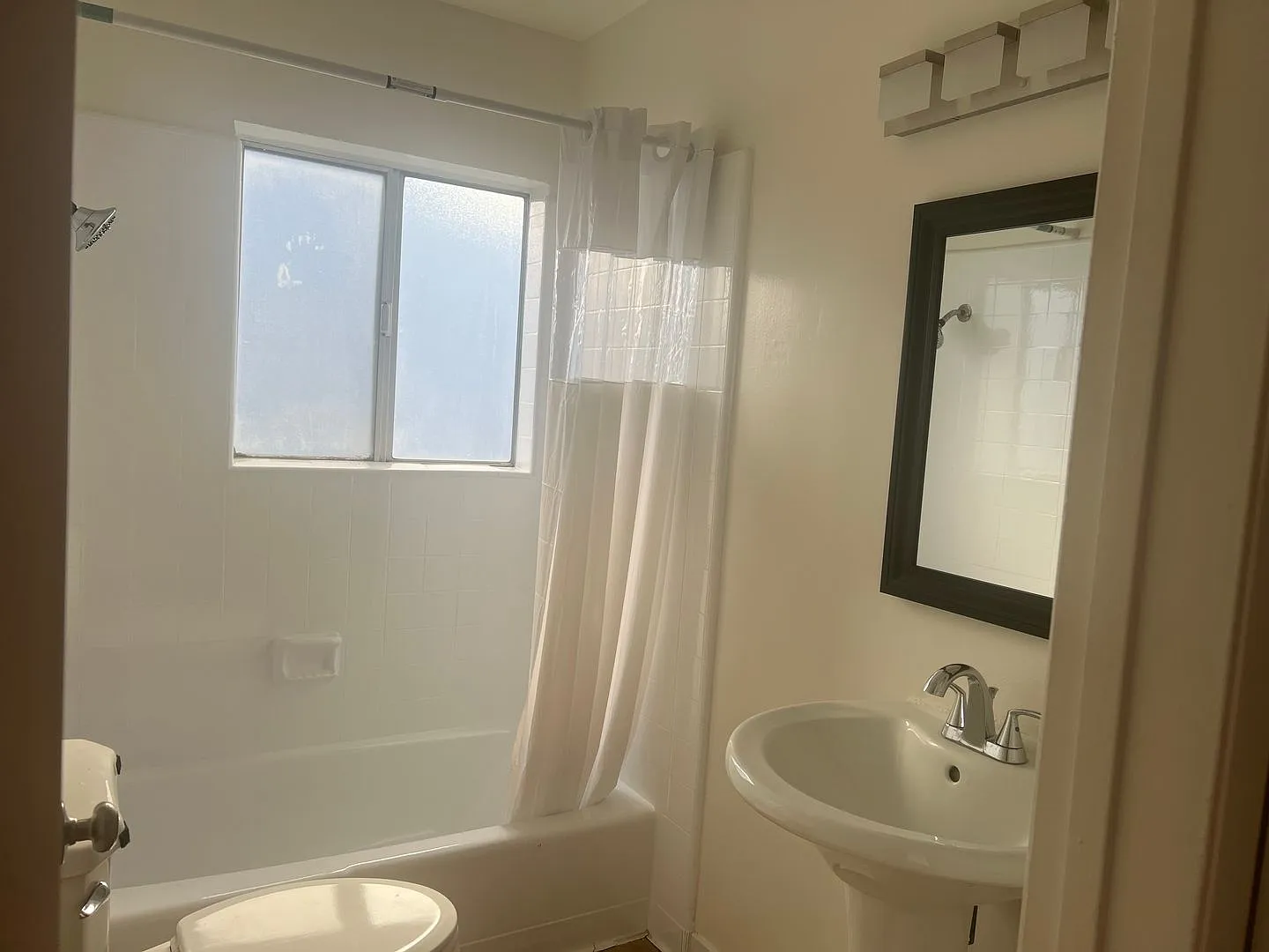 Villa Monica Apts. — Photo 4