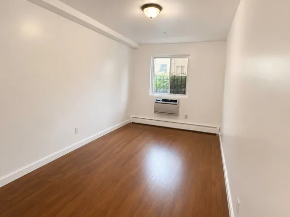 (undisclosed Address), Bronx, NY 10469
