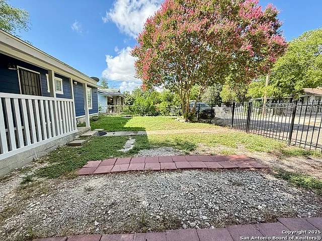 230 S San Gabriel Ave — Photo 4