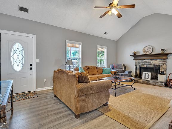 5th image of 465 Berkshire Dr