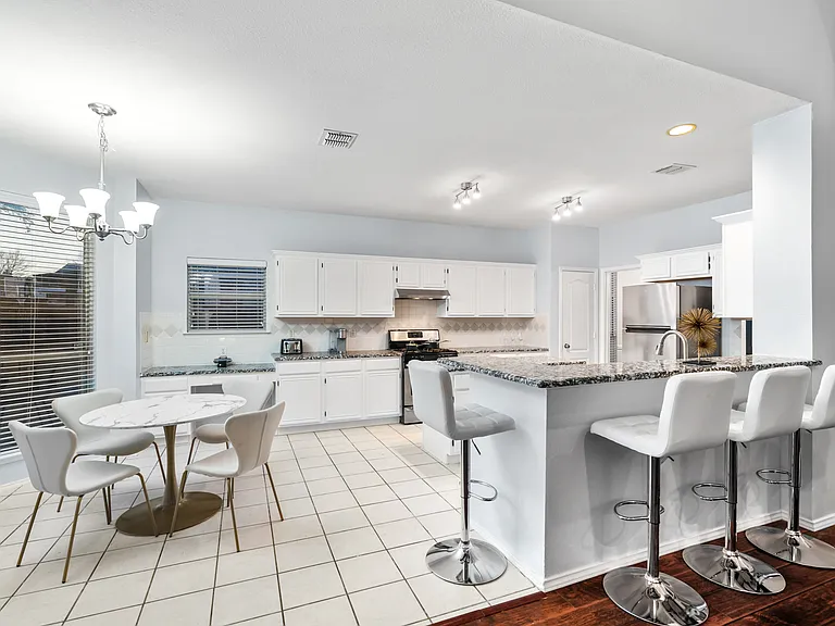 8205 Steamers Ln — Photo 16