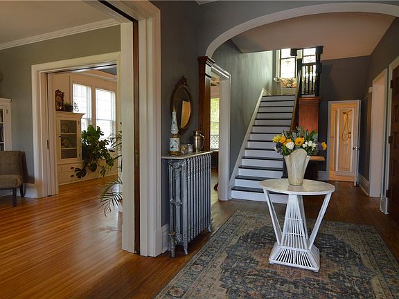 5th image of 146 Westminster Ave